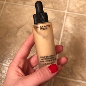 MAC studio water weight foundation
